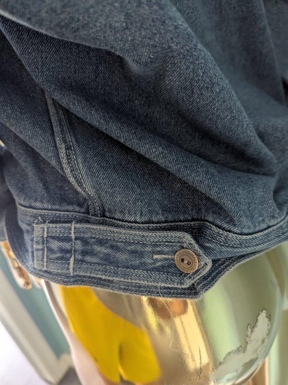 Levi's 725 Vintage Denim Jacket - Picture 6 of 8